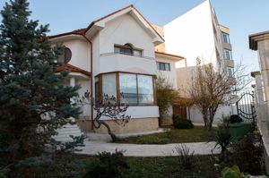 Vila de vânzare în Palazu Mare, zona Elvila - imagine 18