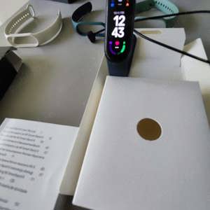 Xiaomi Mi Smart Band 6 cu bratari incluse incarcator si cutie - imagine 2