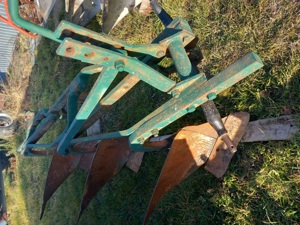 Vând plug cu 3. Brazde după tractor - imagine 2