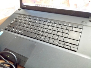 Laptop TOSHIBA, SSD , I3, 4GB, încărcător original - imagine 2