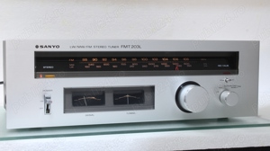 Tuner Sanyo FMT 203L.