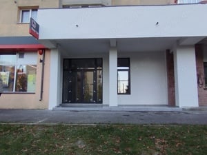 Spatiu comercial stradal 