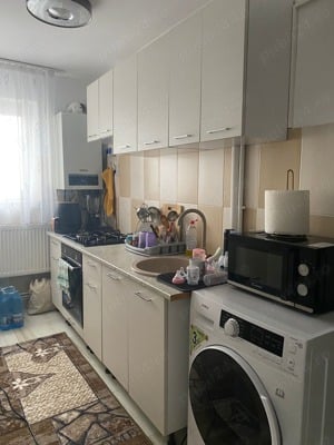 Vand apartament etaj 4 semi-decomandat renovat si mobilat - imagine 2