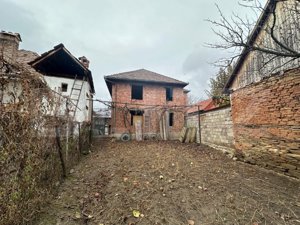 Casă la roșu cu 7 camere, 2 băi, 1 bucatarie. - imagine 8