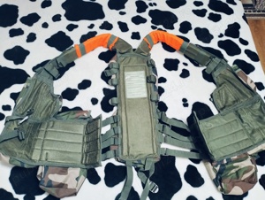 Vînd vestă vînătoare mărimea 54 nouă  - imagine 3