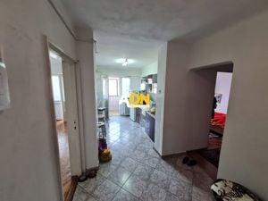 Apartament 4 Camere, 77 mp, Decomandat, Zona Cetate - imagine 2