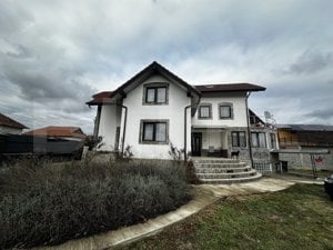 Casa P+E+M cu 4 camere, 250 mp si 3000 mp teren, zona Arcani