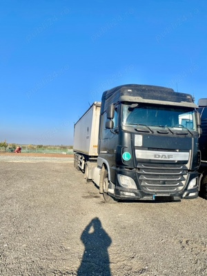 De vanzare -ansamblu format din cap tractor si bena de cereale