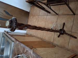 Cuier, oglinda, lampadar