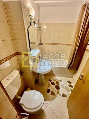 DE INCHIRIAT - Apartament 3 camere Ultracentral, Bacau - imagine 12