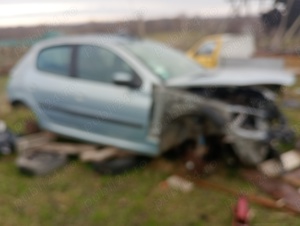 Dezmembrez Peugeot 206 1.4 benzina 2002 - imagine 2