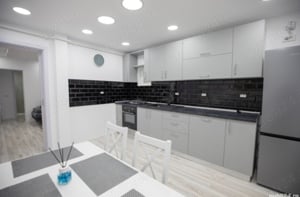 Vand apartament 3 camere  - imagine 8