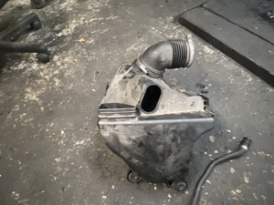 Carcasa FILTRU Aer BMW e90 e92 e93 e91  318i benzina 320i benzina N46 N43 - imagine 3
