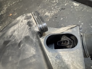 Carcasa FILTRU Aer BMW e90 e92 e93 e91  318i benzina 320i benzina N46 N43