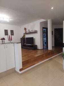 Închiriez apartament 