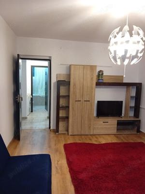 Inchiriez apartament 2 camere , et. 2 din 4, decomandat Piața Gării 