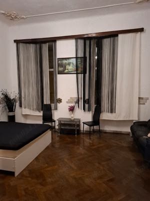 Inchiriez apartament in centru cu o camera  complect utilat si mobilat foarte spatios , in Unirii 