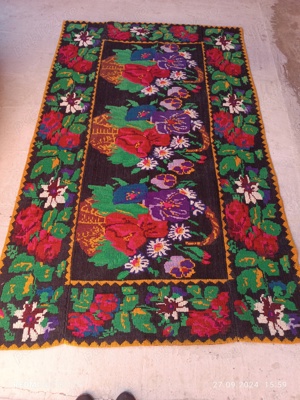 Carpetă executată manual - imagine 3