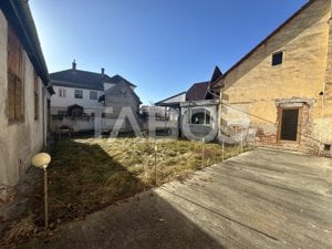 Casa 5 camere pivnita anexa curte libera 250 mp zona Piata Cluj Sibiu - imagine 4