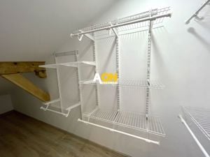 Apartament cu 3 camere, balcon, garaj, boxa si scara interioara - imagine 15