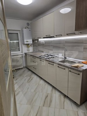 Apartament cu 3 camere, 77 mp, zona Micro 17 - imagine 4