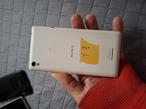 Sony Xperia T3 are cod pe displei  - imagine 2