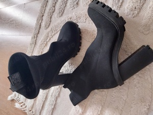 cizme Zara (noi), nr 41 - pret 60 lei 