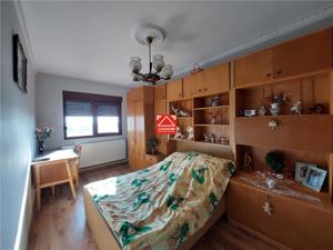 Apartament 3 camere, zona Vlaicu, Lebada - imagine 9