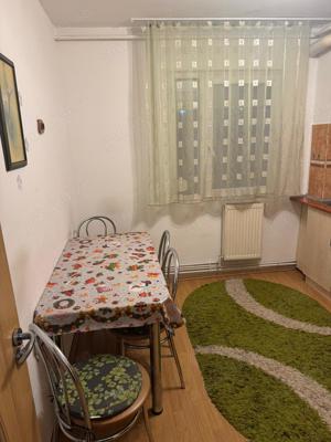 Închiriez apartament două camere etaj 1 micro 3 - imagine 2