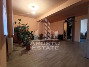 Casa individuala,izolata termic, 5 camere, curte proprie,2 bai, Ronat. - imagine 2