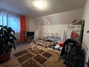 Casa individuala,izolata termic, 5 camere, curte proprie,2 bai, Ronat. - imagine 7