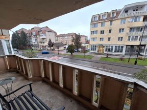 De vânzare apartament 3 camere, ultracentral, Covasna - imagine 3