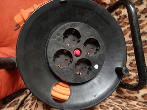 BACHMANN,DERULATOR cu 4 Prize Schuko,3X2,5 mmp,lungime=25 metri,Termosiguranta IP20,cadru metal 