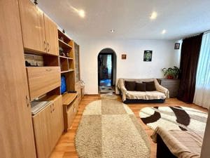 De vanzare apartament cu 3 camere, etajul 2, situat in zona centrala, linistita.  - imagine 3