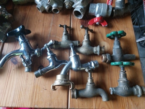 vând  robineți de apa  - imagine 3