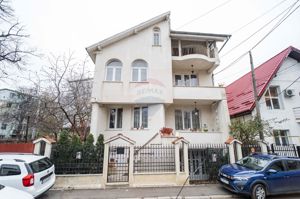 Casă / Vilă de Vânzare cu 10 Camere, 280mp, Tătărași, Str. Stejar Iași