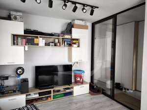 Apartament 2 camere ,modern,  decomandat, parcare, zona Steindhart - imagine 2