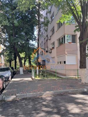 Apartament 3 camere de vanzare Titan