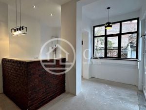 Apartament 3 camere de vânzare la curte comuna în zona Ultracentrală - imagine 2