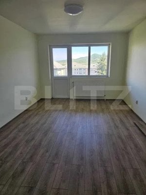 Apartament 3 camere, 67 mp, zona Cugir - imagine 3