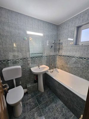 Apartament 3 camere, 67 mp, zona Cugir - imagine 5