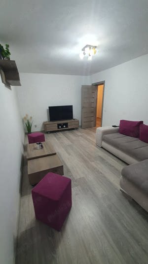 Apartament cu trei camere, zona Bradet în bloc tip vila  - imagine 2