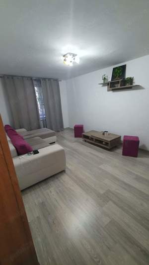 Apartament cu trei camere, zona Bradet în bloc tip vila  - imagine 4