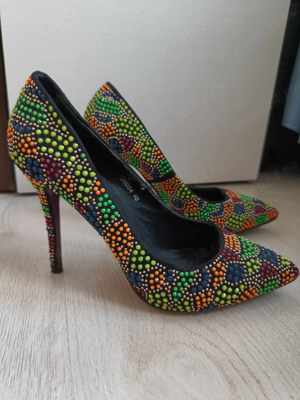 Heels by MayFlower Size of 40. Black in neon dots. Heels 11 cm. Pantofi stiletto