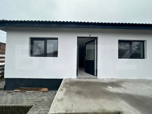 Casă cu 3 camere 130 mp, 1 bucătărie, 1 living, 2 băi, 1 garaj, curte. - imagine 6