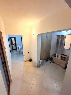 Apartament Etaj 1 , cu 4 camere , zona inspectoratul Scolar