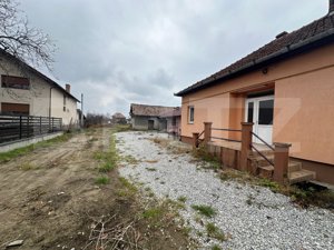 Casa cu 4 camere, 1 bucătărie, 1baie, pivniță, living 207 mp utili. - imagine 5