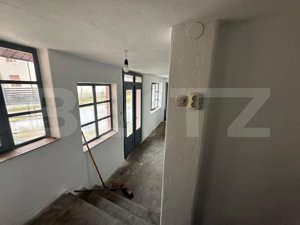 Casa cu 4 camere, 1 bucătărie, 1baie, pivniță, living 207 mp utili. - imagine 7