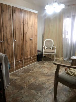 Vand apartament ultracentral, in Găesti, cu 4 camere decomandate, ( bucatarie, 2 bai si 2 balcoane).