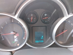 Vând  Chevrolet Cruze, unic proprietar, cumpărat nou din reprezentanță, 2010, euro 5. - imagine 3